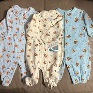 Disney baby Pooh 0-3 months lot